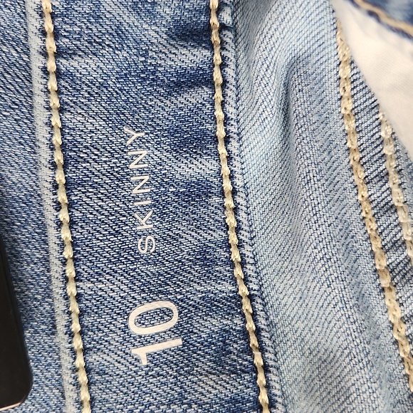 a.n.a Jeans, Women's Size 10 Skinny beaded Mid Rise light wash, distressed - Picture 8 of 12